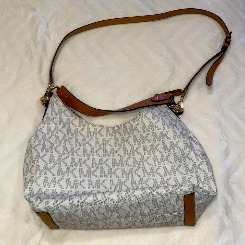 Micheal Kors purse white and tan